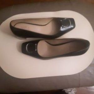 Women's Naturalizer size 8.5 Court Shoes